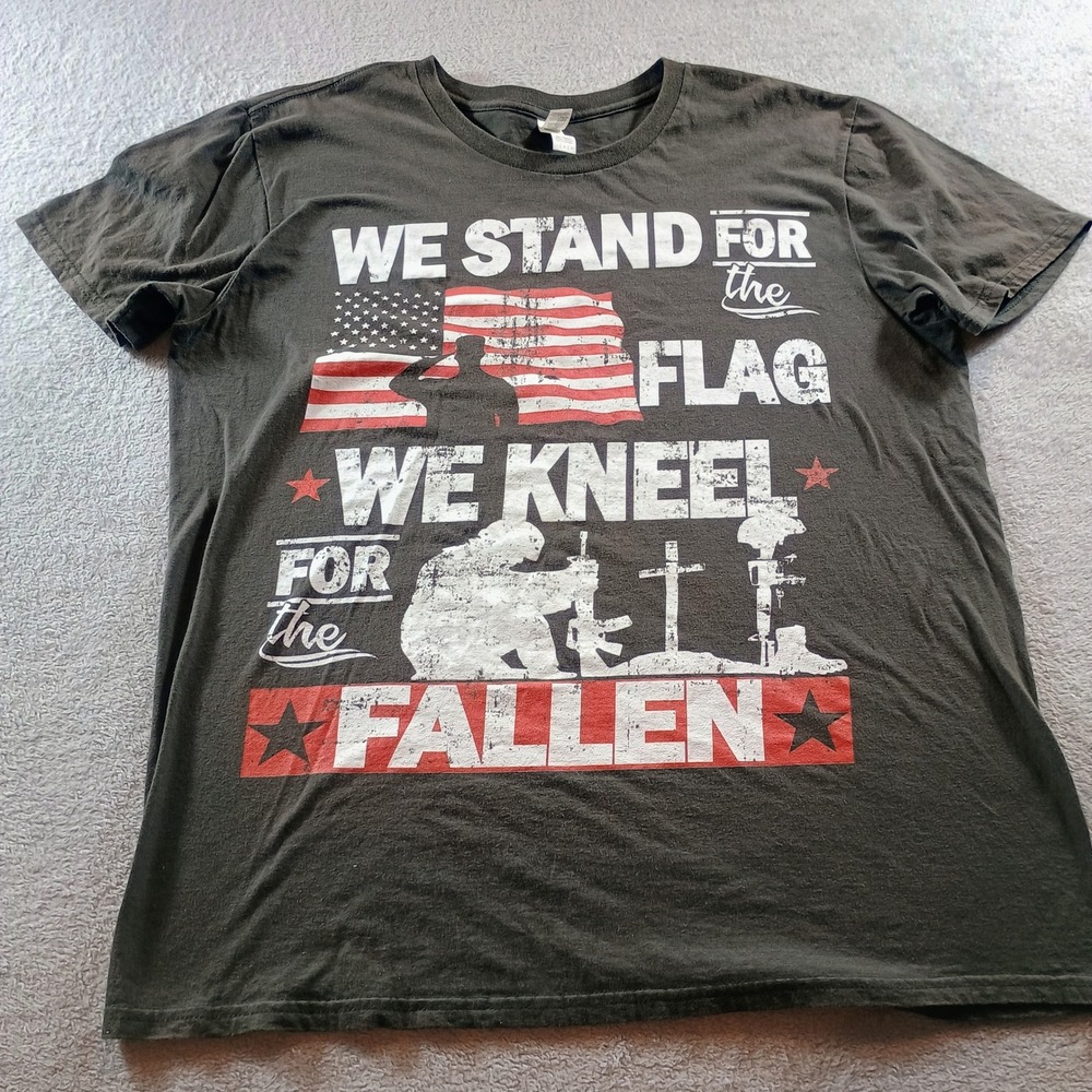 Anvil Mens Patriotic Flag Kneel For Fallen Gray Large Military Appreciation Vet